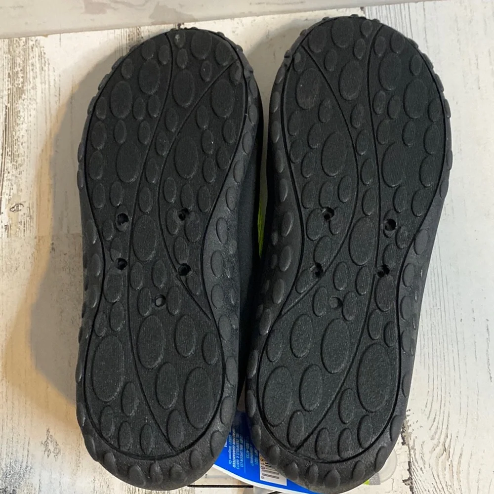 Boys Water Shoes Size M (2/3) NEW